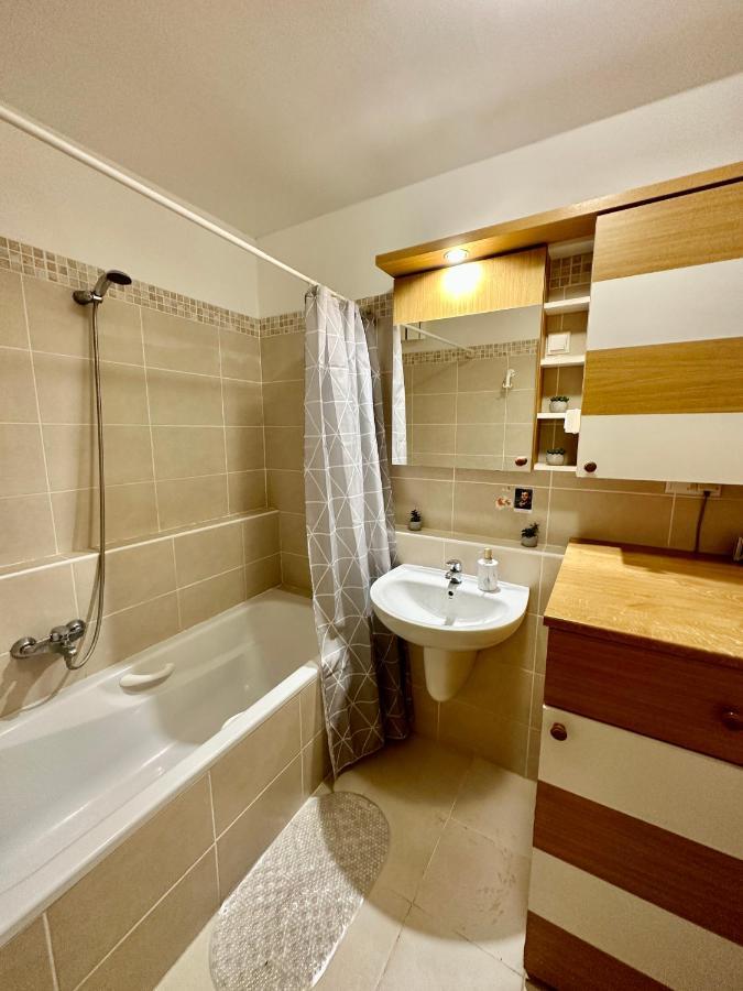 Central Apartment With Balcony Budapesta Exterior foto