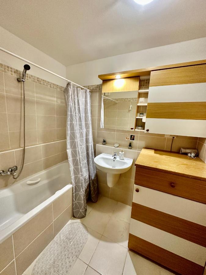Central Apartment With Balcony Budapesta Exterior foto