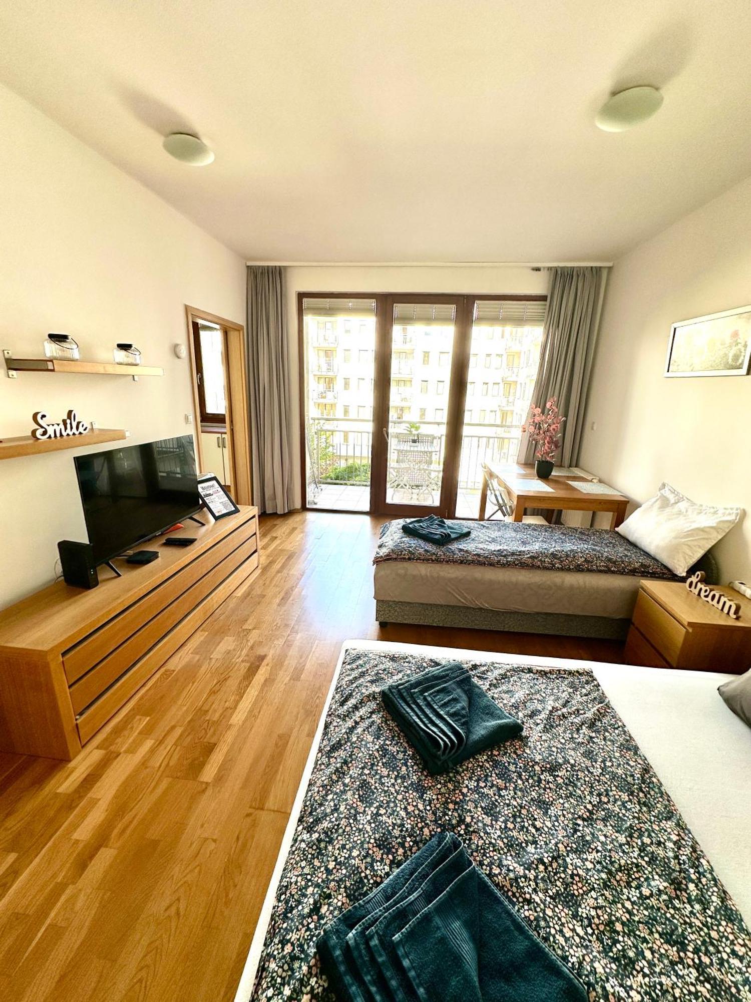 Central Apartment With Balcony Budapesta Exterior foto