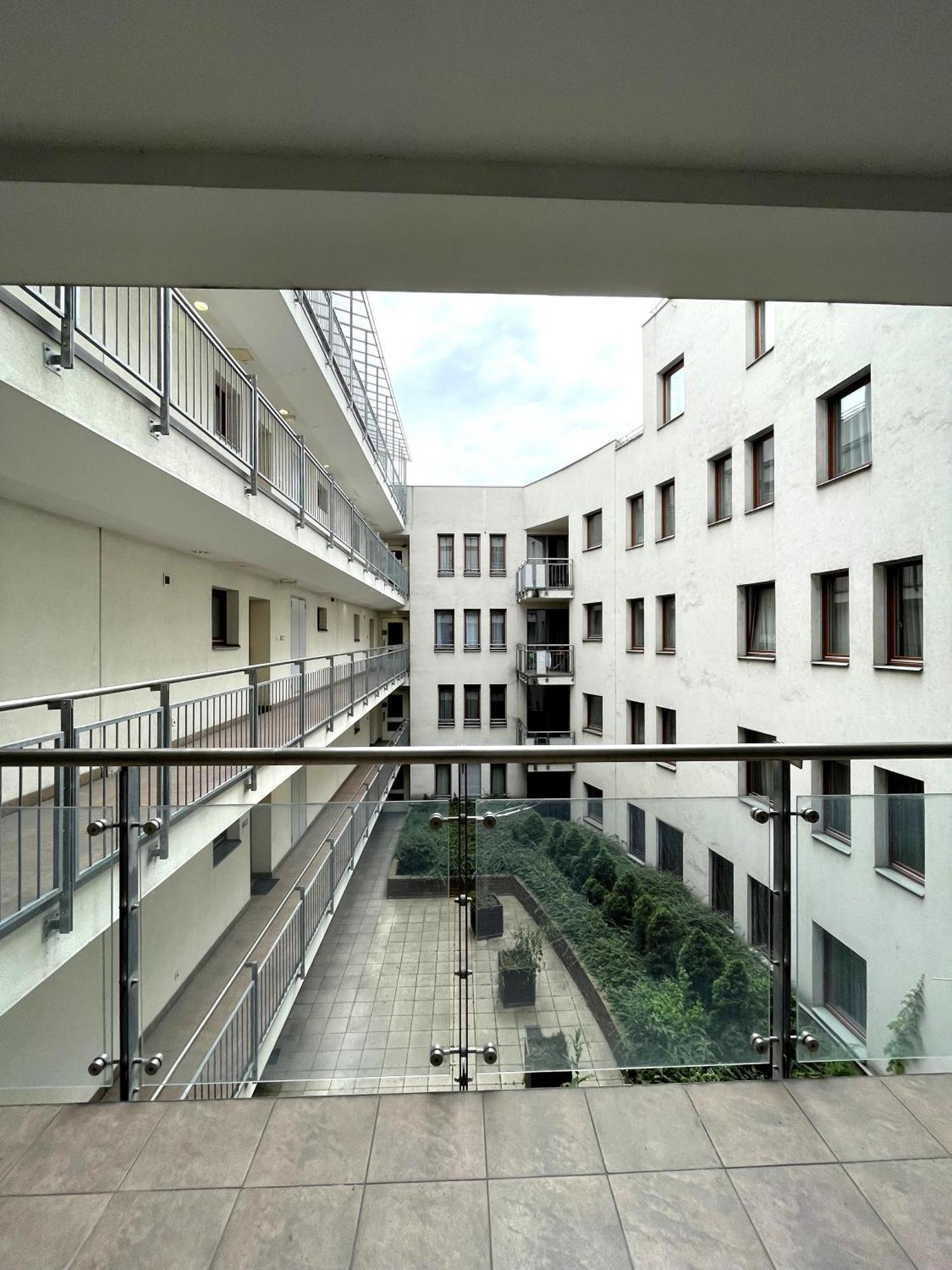 Central Apartment With Balcony Budapesta Exterior foto